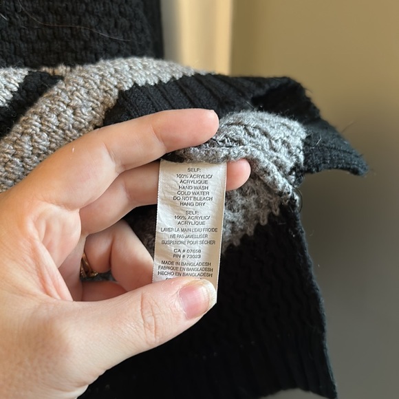 U2B- Knit long sleeve cuffed sweater with grey stripes. Slight crop EUC - Picture 6 of 7